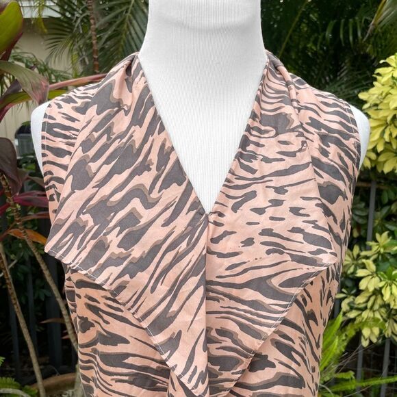 CAbi Just So Zebra Sleeveless Blouse - Picture 5 of 10